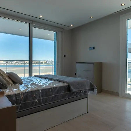 Marina Club Luxury-hosted By Sweetstay Apartment